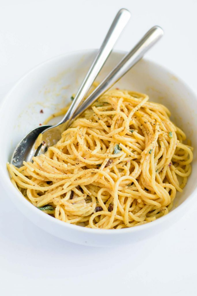 Vegan Spaghetti ai Funghi (Spaghetti and Mushrooms in Vegan Cream Sauce ...